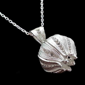 Small Flower Pendant Silver Necklace